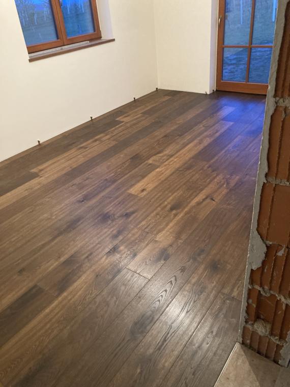 Položena talna obloga v videzu lesa – fotografija 14